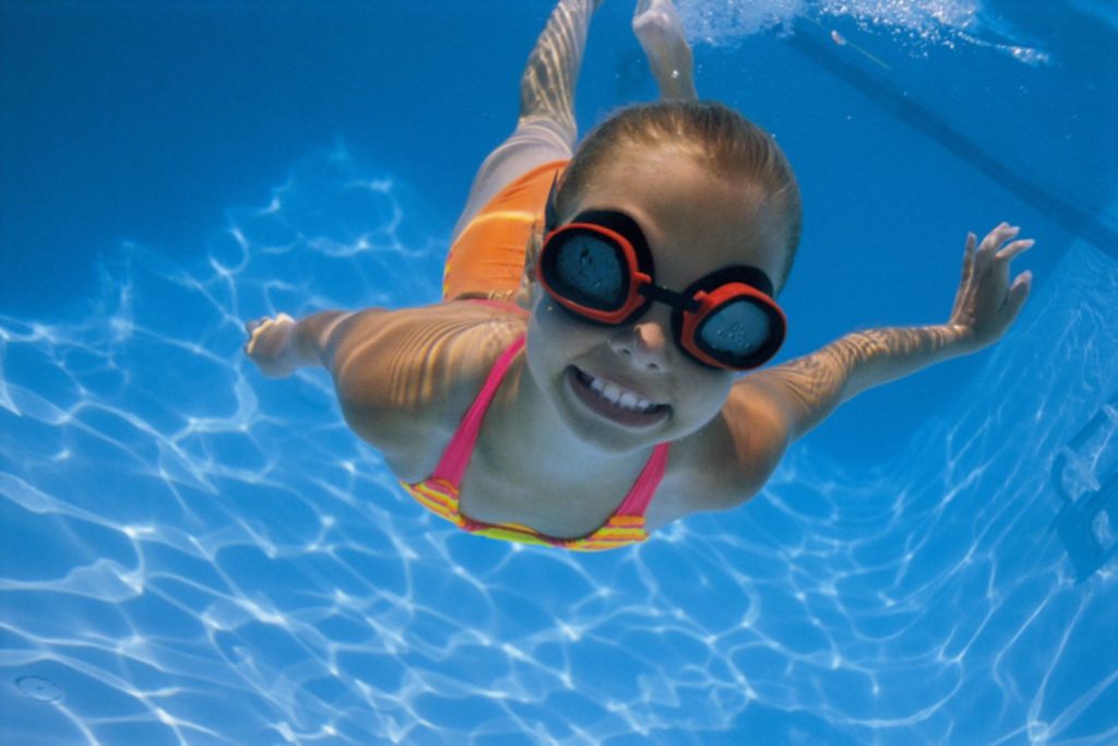 Ab wann sollten Kinder schwimmen lernen? Und warum es (nicht nur) um Sicherheit geht Ab wann sollten Kinder schwimmen lernen?